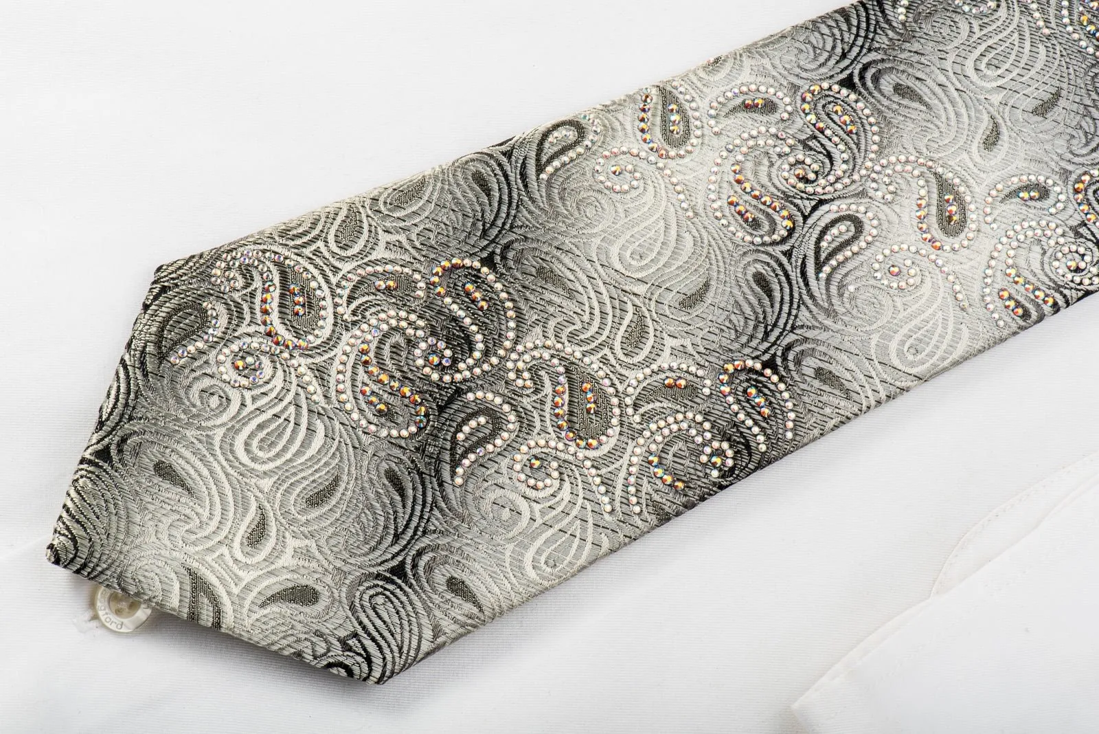 Elegance Rhinestone Necktie Paisley On Silver